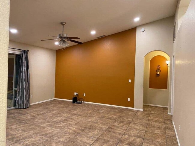 Building Photo - 870 N Madrid Ln