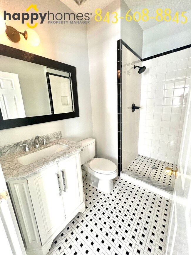Building Photo - Beautiful 3 bedroom 3 full bath home locat...