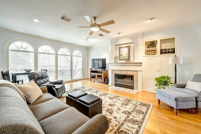 Building Photo - 1933 Haddon St