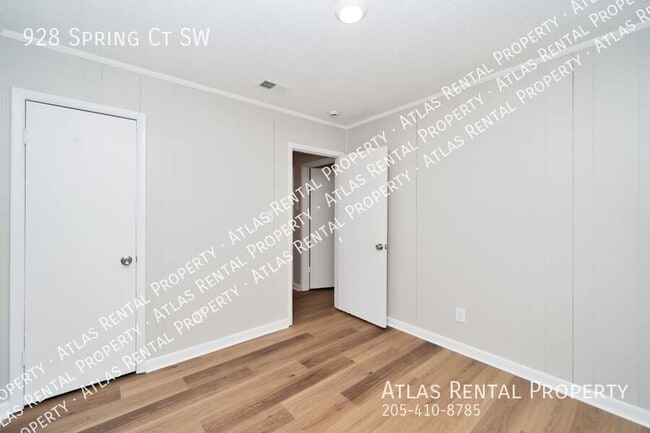 Building Photo - 928 Spring Ct SW
