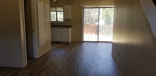 Building Photo - 900 Camelot Ct