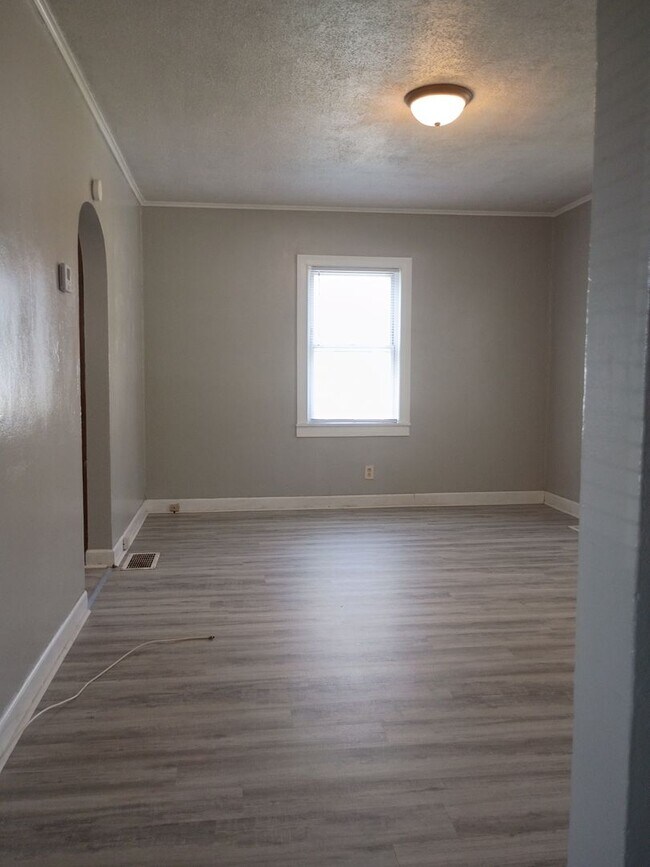 Building Photo - 2815-2815 1/2 S Pershing Dr