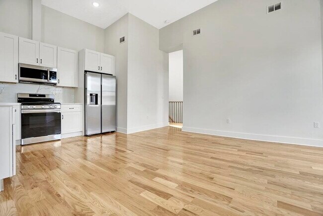 Building Photo - 34 Van Reypen St