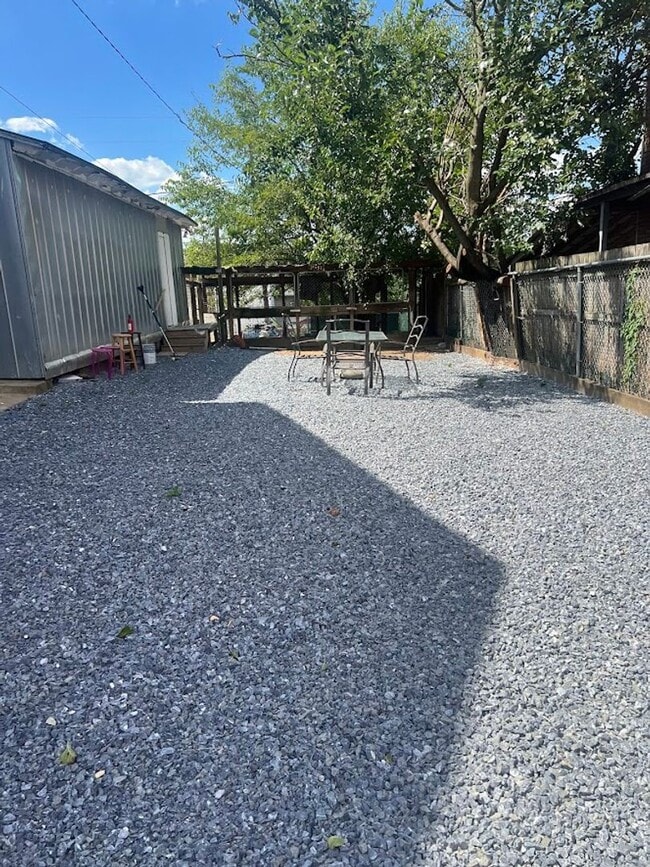 Building Photo - Newly updated 3 bedroom home