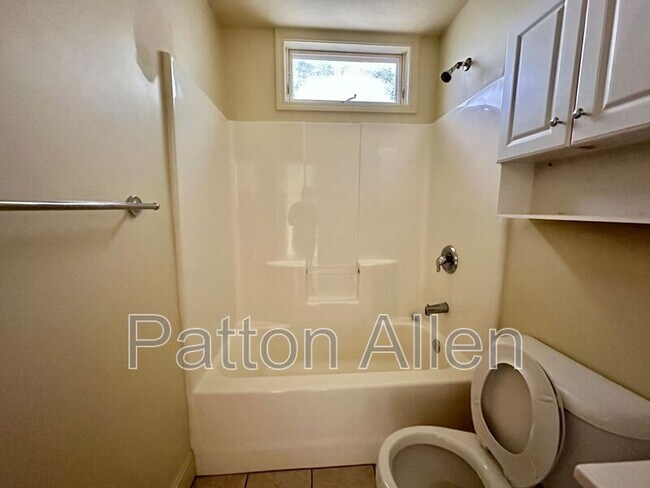Building Photo - 43 Ravenscroft Dr
