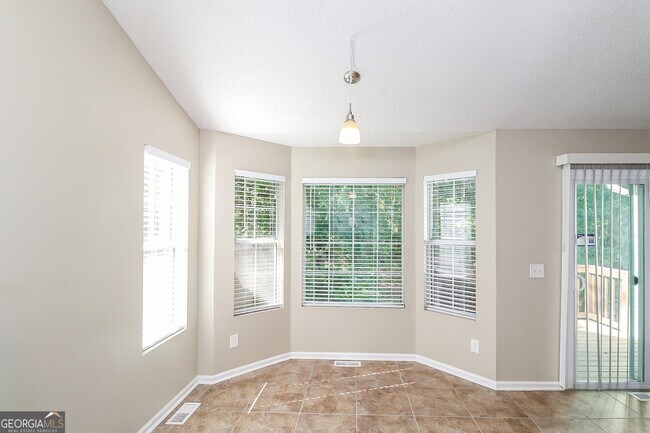 Building Photo - 1826 Killarney Dr SW