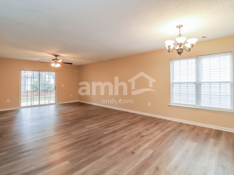 Building Photo - 56 Sandy Pointe Dr