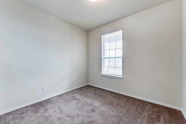 Building Photo - 13907 Knob Crk