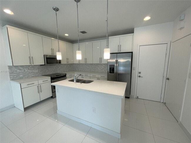 Building Photo - 2621 NE 212th Terrace