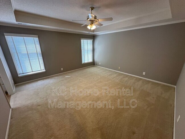 Building Photo - 5605 W 153rd Terrace