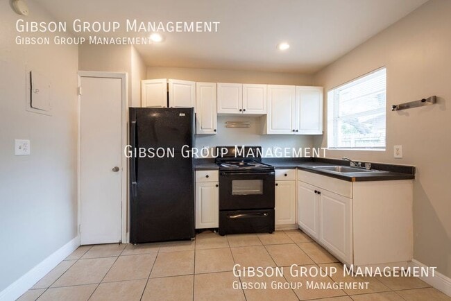 Building Photo - 1808 SW 11th Ct