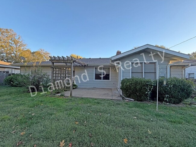 Building Photo - Southeast Springfield 3 Bedroom Home Avail...