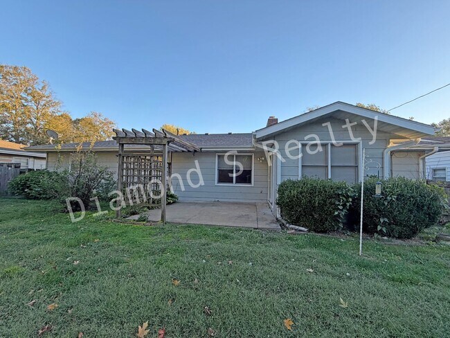 Building Photo - Southeast Springfield 3 Bedroom Home Available!