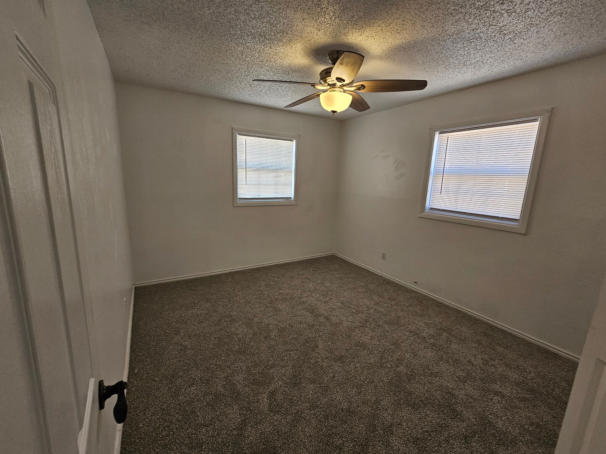 Building Photo - 1006 S Plains Park Dr