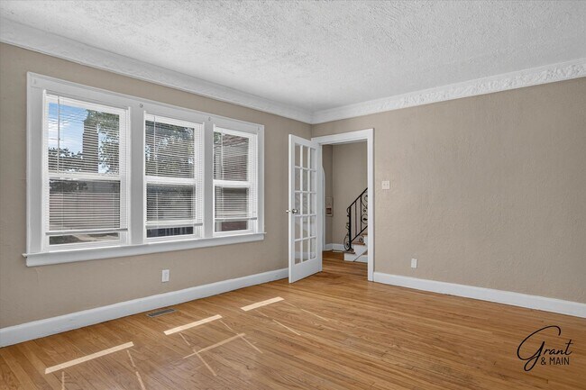 Building Photo - $1675 - Fitzgerlad Brick 3 Bedroom 2 Bath