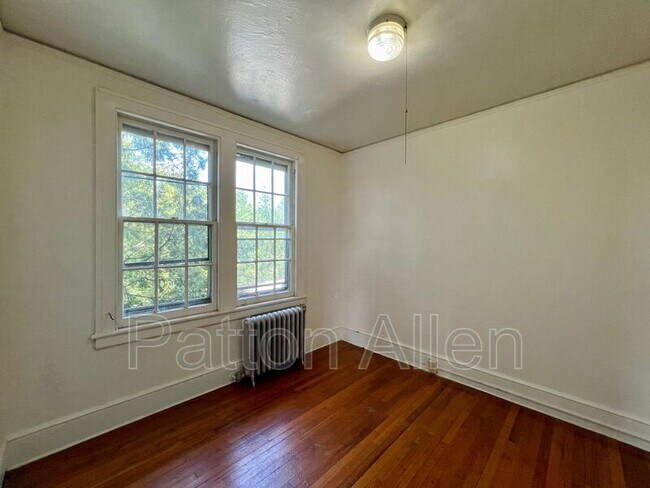 Building Photo - 116 E Chestnut St
