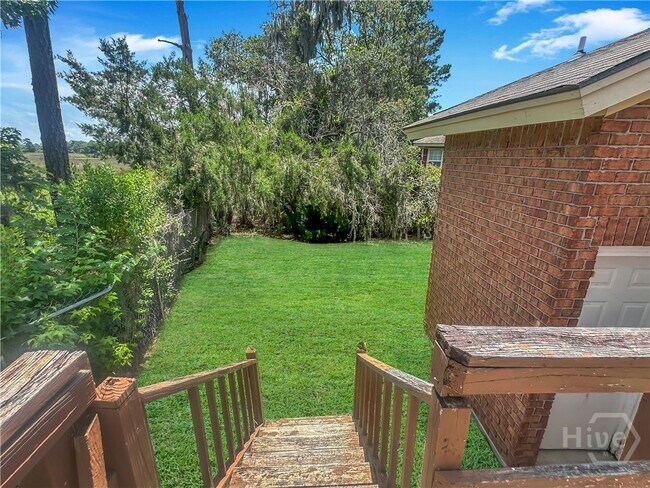 Building Photo - 406 Riverview Dr