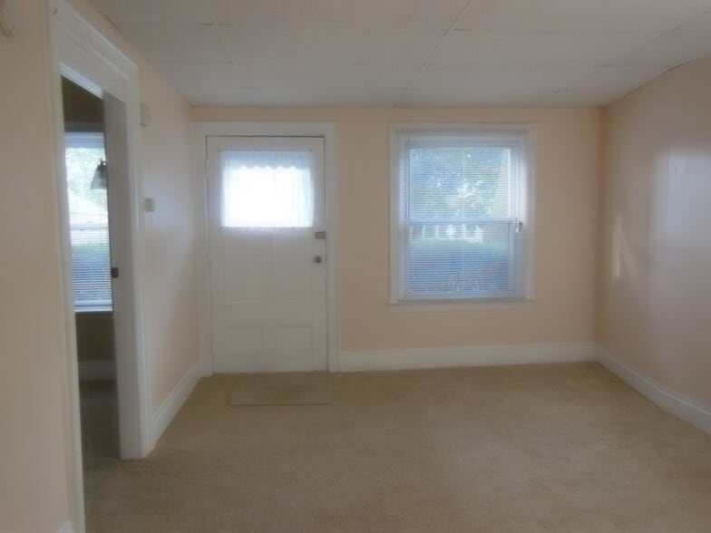 Building Photo - 196 Adam St