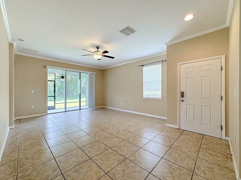 Building Photo - 7434 Surrey Pines Dr