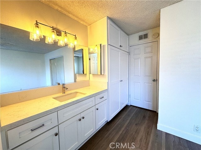 Building Photo - 2501 W Redondo Beach Blvd
