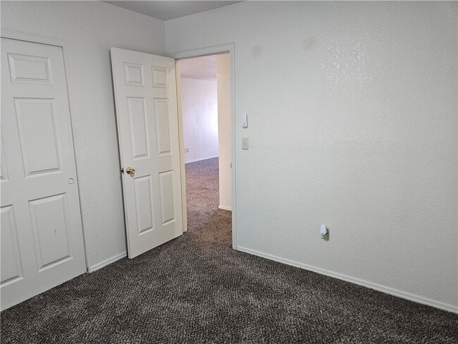 Building Photo - 813 Gemstone Ave