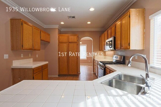 Building Photo - 1935 Willowbrook Ln