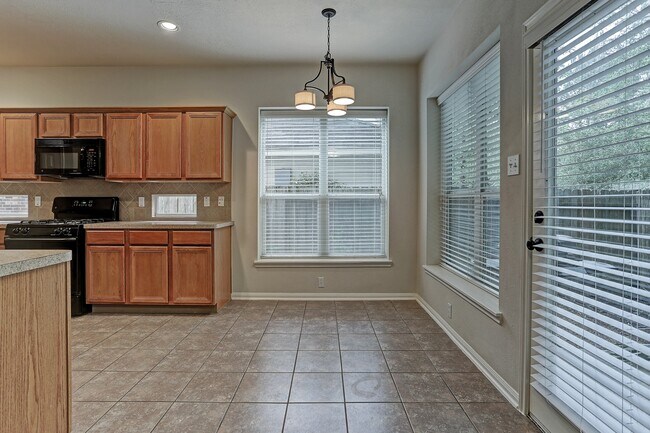 Building Photo - 18 Prairie Oak Dr