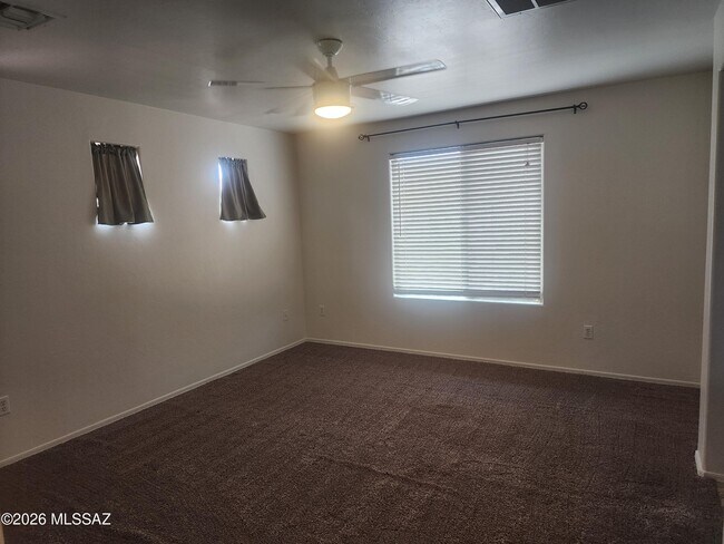 Building Photo - 10615 E Native Rose Trail
