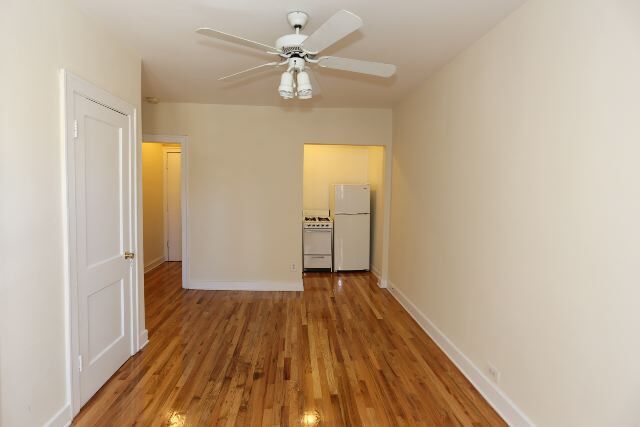 Building Photo - 544 W Wellington Ave