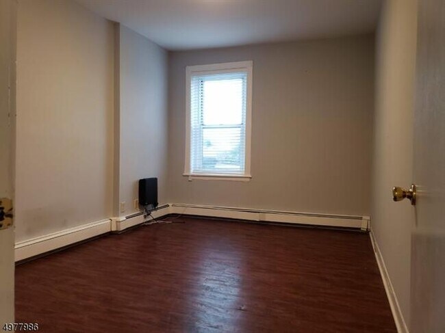 Building Photo - 16 W Somerset St