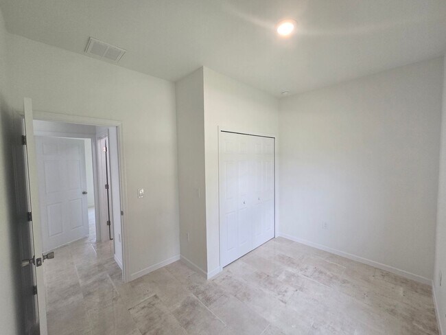 Building Photo - 53 Joan Ave S