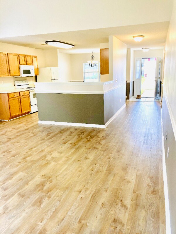 Building Photo - 98 Creek Bend Dr