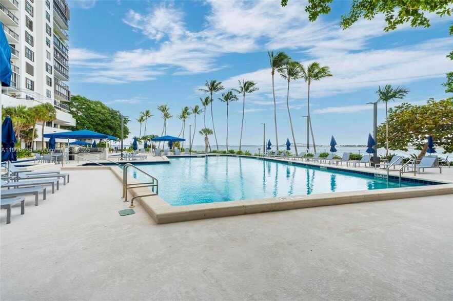 Building Photo - 2333 Brickell Ave