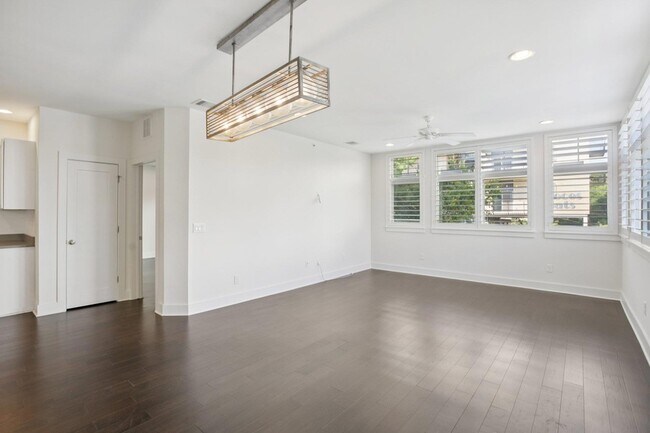Building Photo - 908 Nueces St