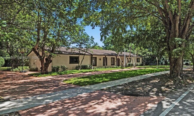 Building Photo - 15221 SW 82nd Ave