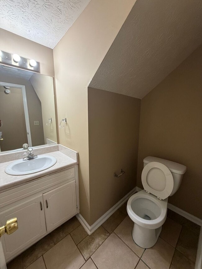 Building Photo - Charming Two-Story Home on a Corner Lot in Jonesboro