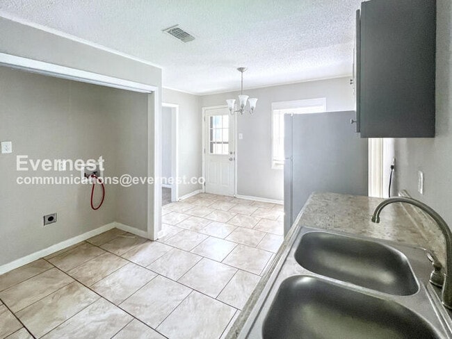 Building Photo - 110 Border Cir