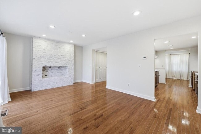 Building Photo - 10 Raleigh Pl