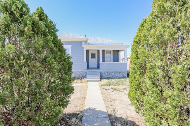 Building Photo - Newly updated 2 bedroom House