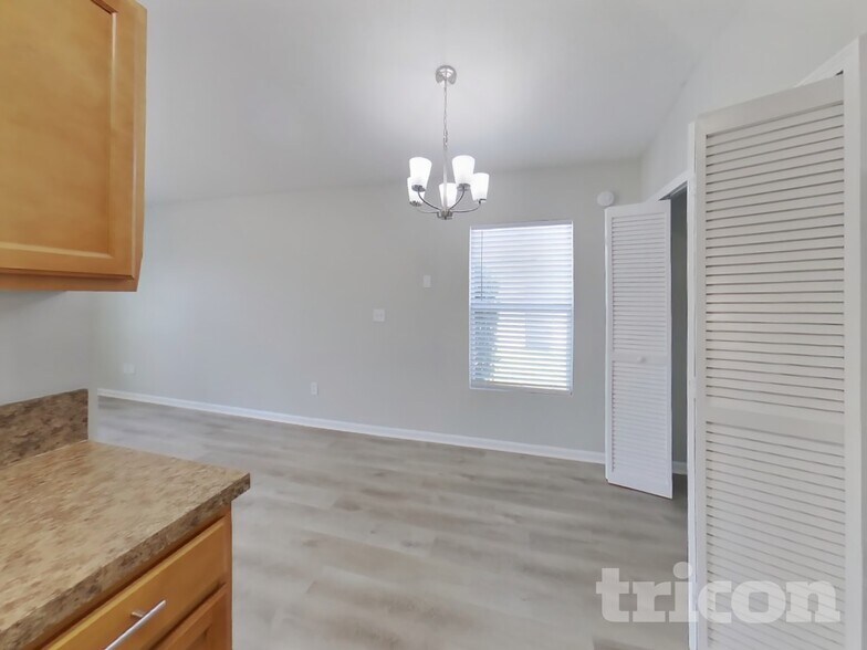 Building Photo - 12360 Anarania Dr