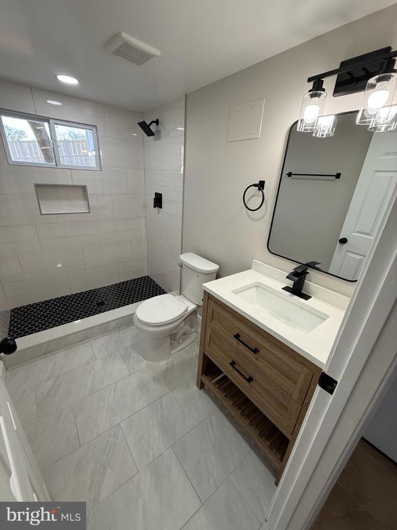 Building Photo - 1608 13th Rd S