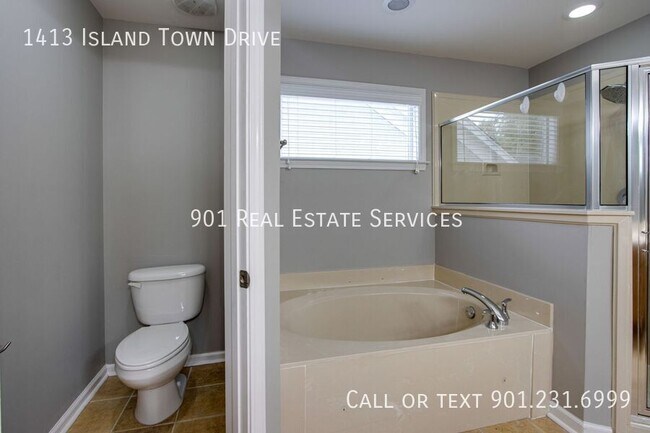 Building Photo - 1413 Island Town Dr