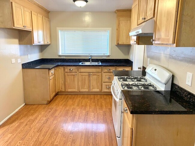 Building Photo - 07038