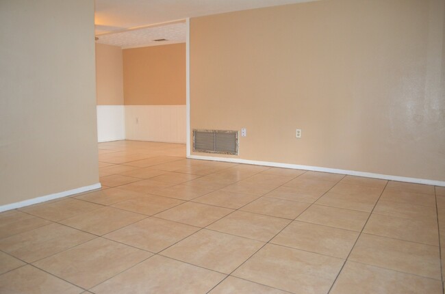 Building Photo - Beautiful fully remodeled home!
