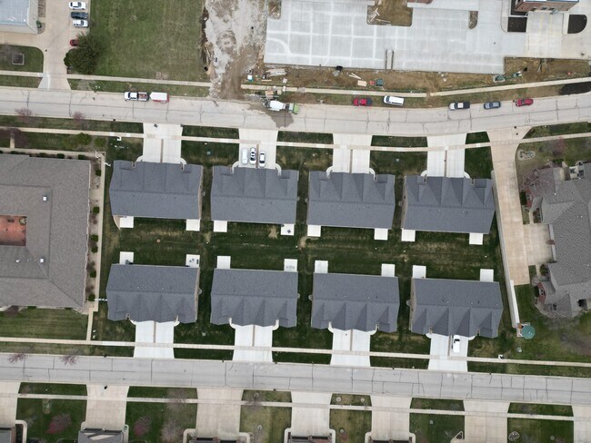 Building Photo - 1610 Delane Dr