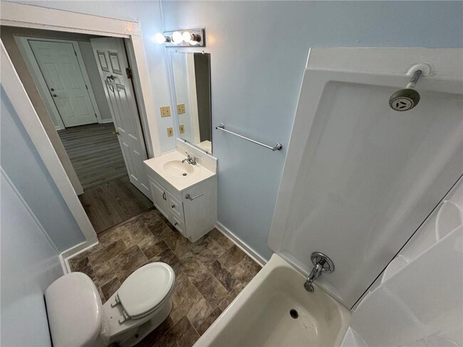 Building Photo - 904 Pansy Ct