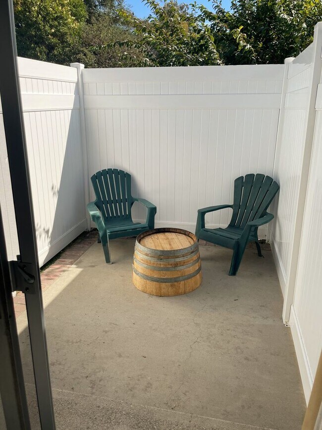 Building Photo - H410000