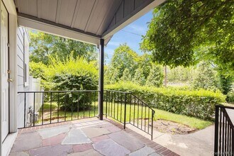 Building Photo - 119 E Village Rd