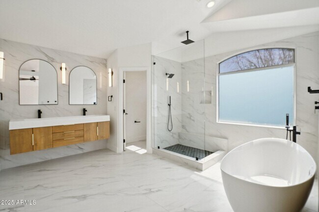 Building Photo - 5953 W Aurora Dr