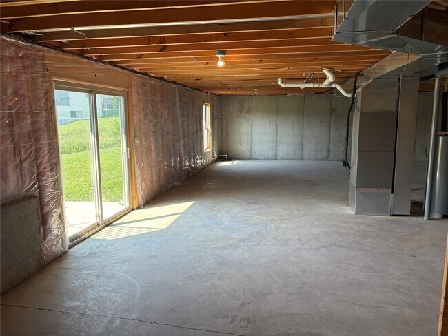 Building Photo - 24 Tennis Ct